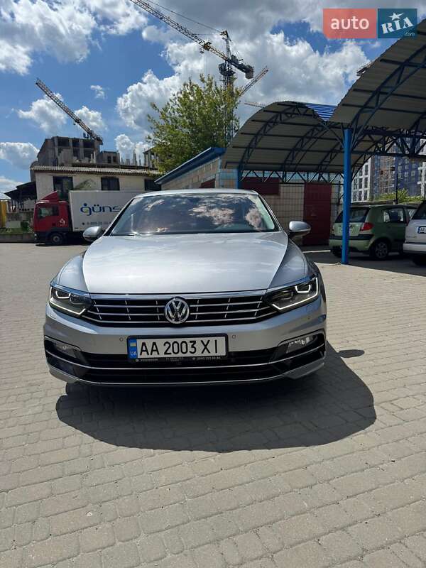 Седан Volkswagen Passat 2018 в Киеве