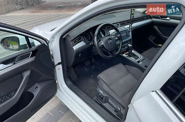 Универсал Volkswagen Passat 2015 в Киеве