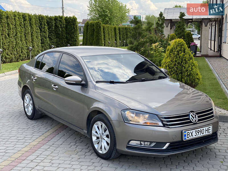 Седан Volkswagen Passat 2011 в Дунаївцях
