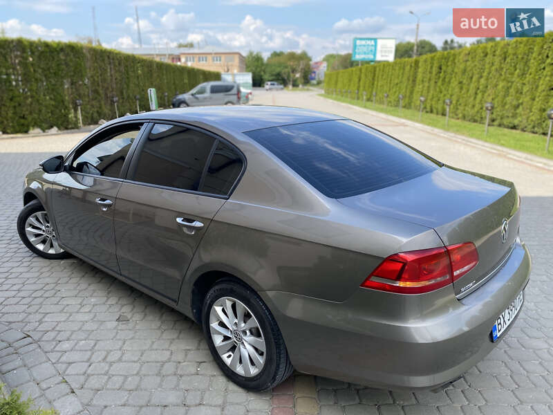 Седан Volkswagen Passat 2011 в Дунаївцях