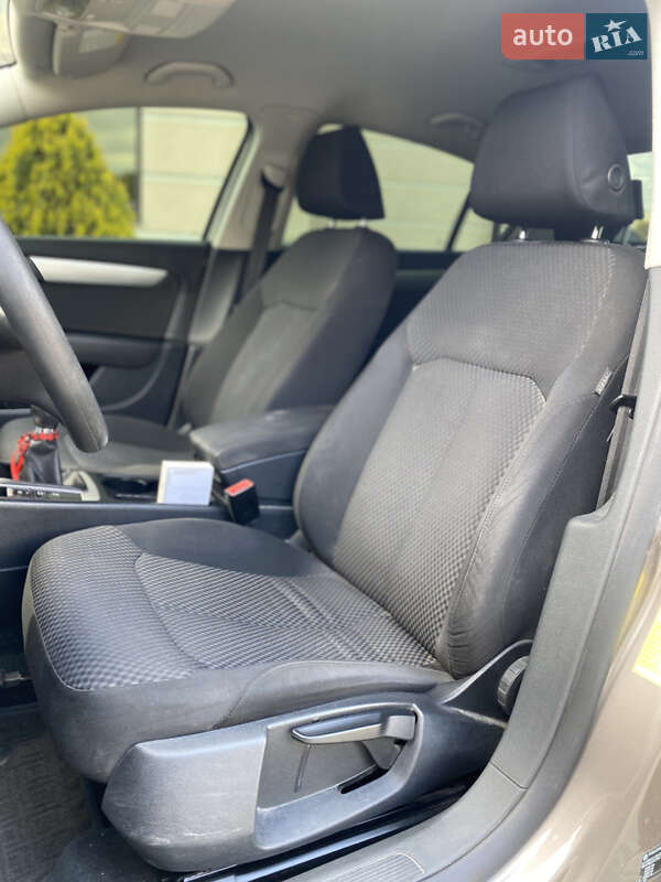 Седан Volkswagen Passat 2011 в Дунаївцях