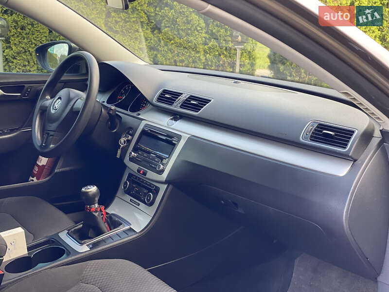 Седан Volkswagen Passat 2011 в Дунаївцях