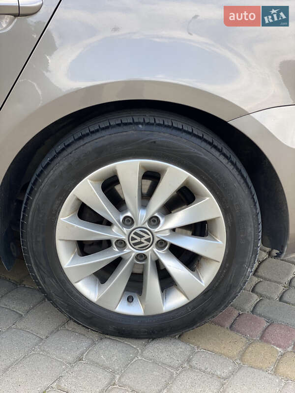 Седан Volkswagen Passat 2011 в Дунаївцях