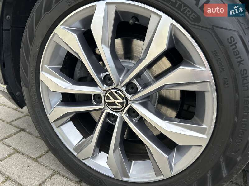 Седан Volkswagen Passat 2020 в Львове