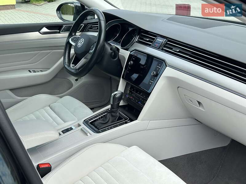 Седан Volkswagen Passat 2020 в Львове