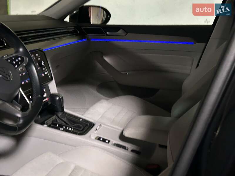Седан Volkswagen Passat 2020 в Львове