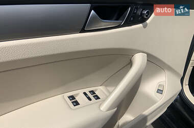 Седан Volkswagen Passat 2015 в 