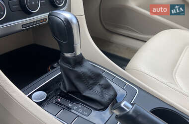 Седан Volkswagen Passat 2015 в 