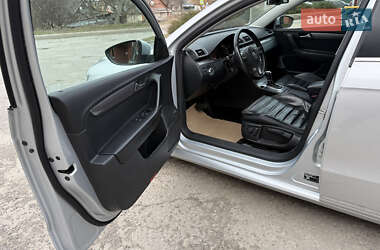 Універсал Volkswagen Passat 2012 в 