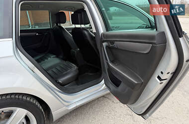 Універсал Volkswagen Passat 2012 в 