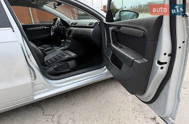 Універсал Volkswagen Passat 2012 в 