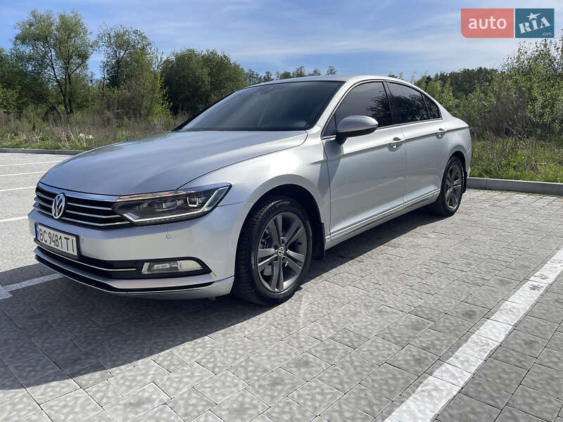 Седан Volkswagen Passat 2015 в Львове