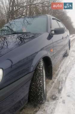 Седан Volkswagen Passat 1996 в Попільні