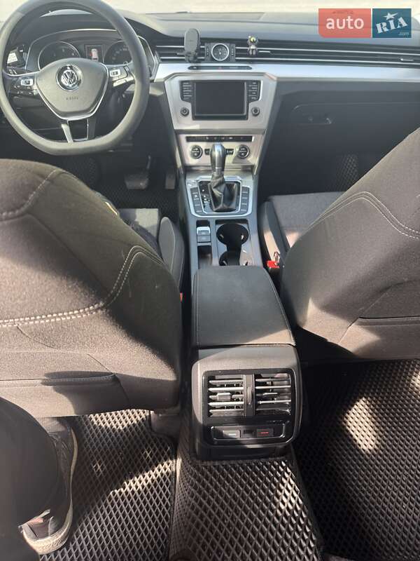 Універсал Volkswagen Passat 2015 в Львові