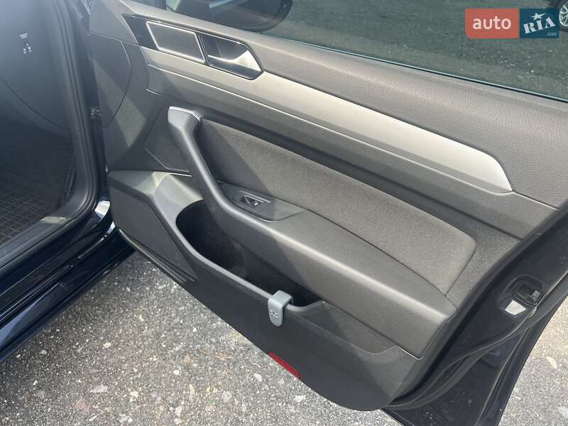 Универсал Volkswagen Passat 2015 в Киеве