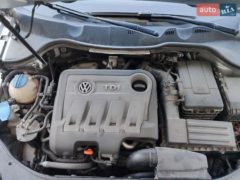 Універсал Volkswagen Passat 2012 в Івано-Франківську