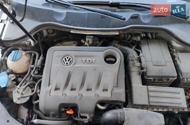 Универсал Volkswagen Passat 2012 в 