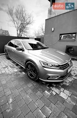 Седан Volkswagen Passat 2016 в Ивано-Франковске