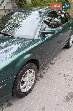 Седан Volkswagen Passat 2000 в 