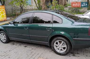 Седан Volkswagen Passat 2000 в 
