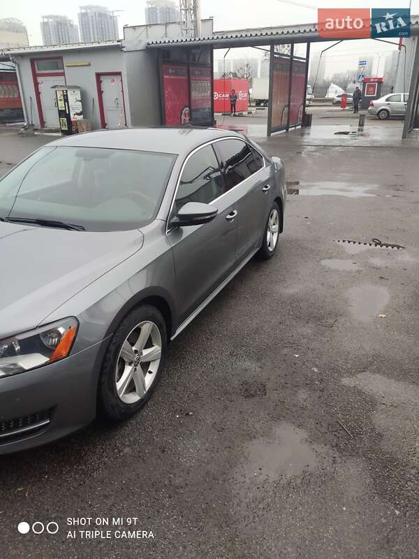 Седан Volkswagen Passat 2012 в Киеве