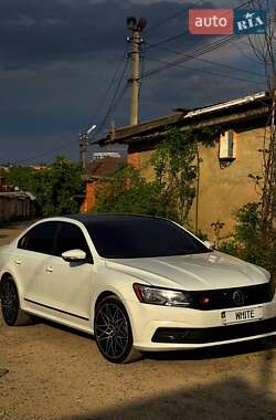 Седан Volkswagen Passat 2017 в Чернівцях