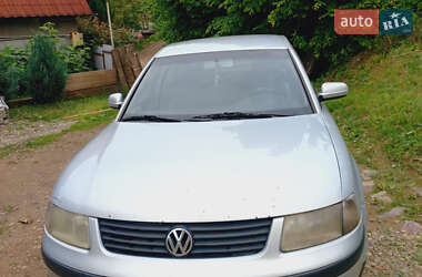 Седан Volkswagen Passat 2000 в Хусте