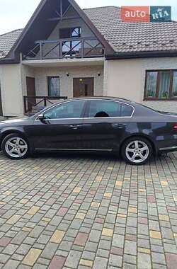 Седан Volkswagen Passat 2011 в Калуші