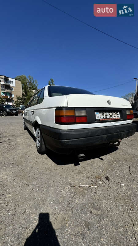 Седан Volkswagen Passat 1988 в Білгороді-Дністровському