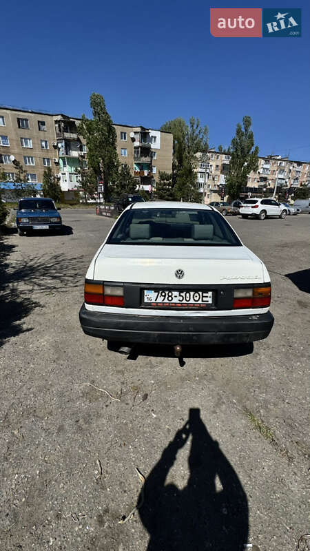 Седан Volkswagen Passat 1988 в Білгороді-Дністровському