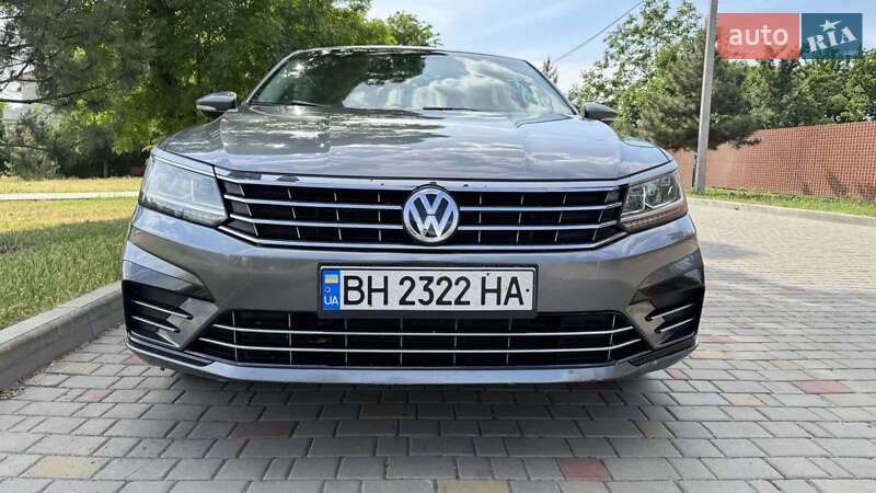 Седан Volkswagen Passat 2017 в Одессе