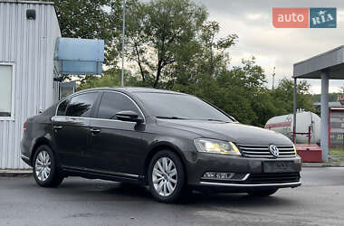 Седан Volkswagen Passat 2013 в Мукачевому