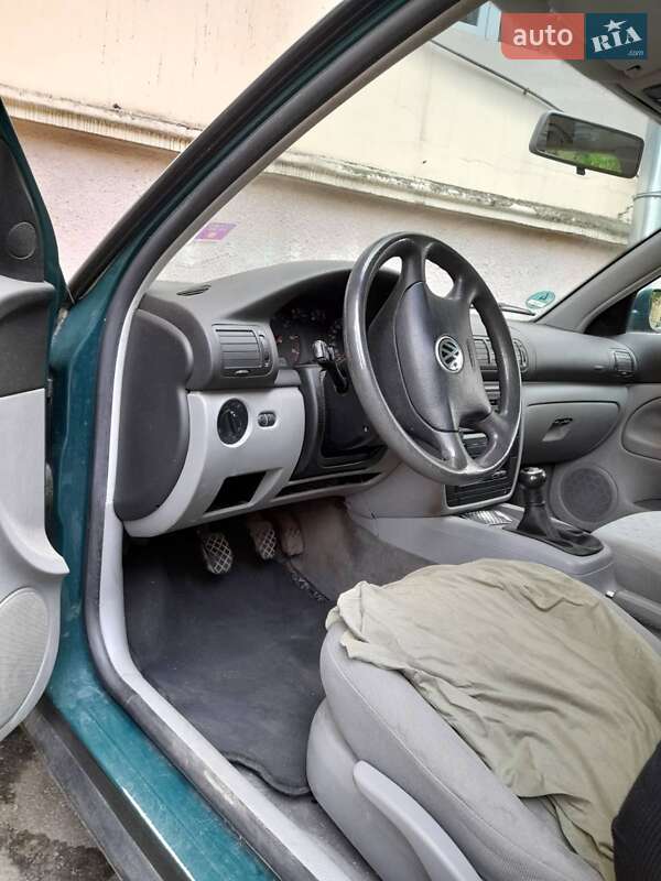 Универсал Volkswagen Passat 2000 в Львове