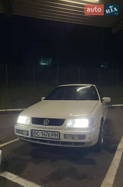 Седан Volkswagen Passat 1995 в Львове