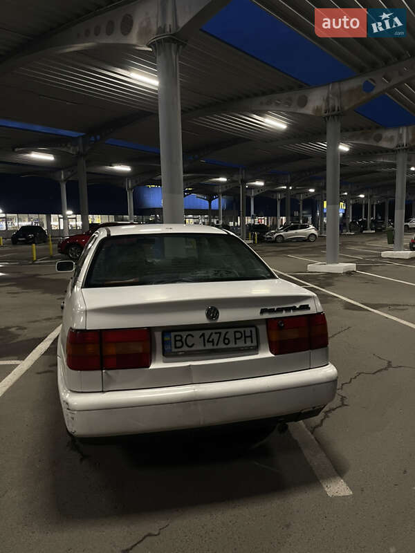 Седан Volkswagen Passat 1995 в Львове