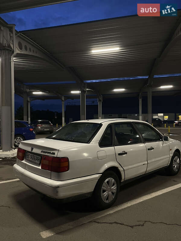 Седан Volkswagen Passat 1995 в Львове