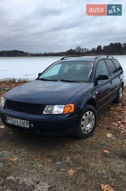 Универсал Volkswagen Passat 2000 в Вараше
