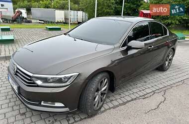 Седан Volkswagen Passat 2015 в Львове