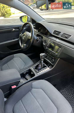 Універсал Volkswagen Passat 2011 в 