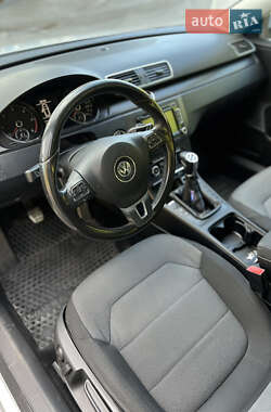 Універсал Volkswagen Passat 2011 в 