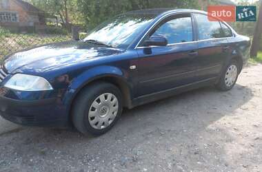 Седан Volkswagen Passat 2001 в Ромнах