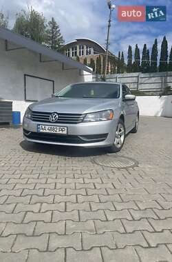 Седан Volkswagen Passat 2013 в Чернівцях
