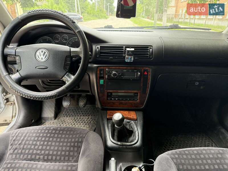 Седан Volkswagen Passat 2000 в Путивле