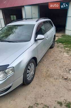 Універсал Volkswagen Passat 2005 в 