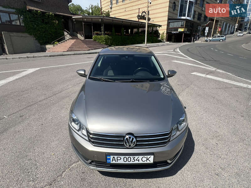 Седан Volkswagen Passat 2014 в Днепре