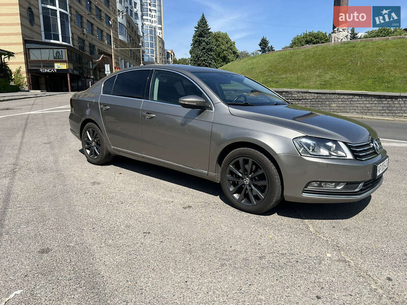 Седан Volkswagen Passat 2014 в Днепре