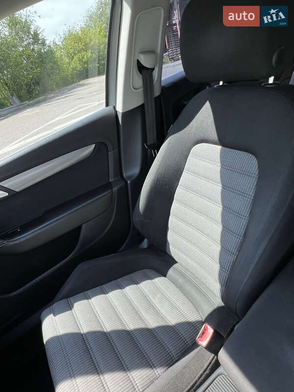 Седан Volkswagen Passat 2014 в Днепре