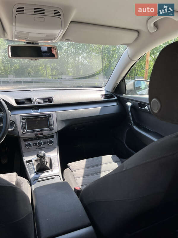 Седан Volkswagen Passat 2014 в Днепре