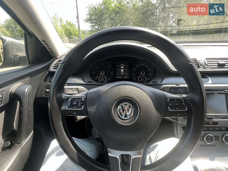 Седан Volkswagen Passat 2014 в Днепре