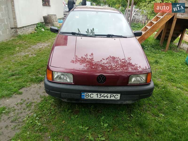 Седан Volkswagen Passat 1991 в Львове